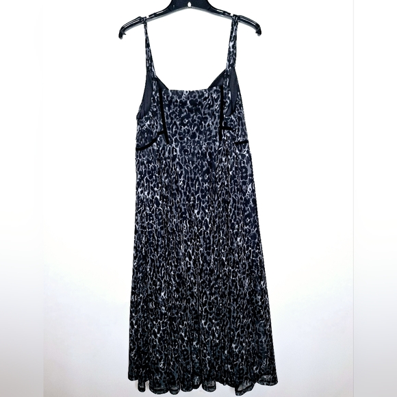 Torrid Brand" The Gothic Snow Leapard"Plus-size,gothic,spagetti strap dress. - Picture 3 of 7